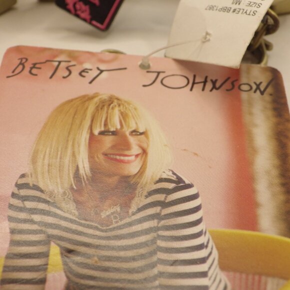 Vintage Betsey Johnson Metal Link Belt/ Antique Brass/ Size M/L - Picture 2 of 5